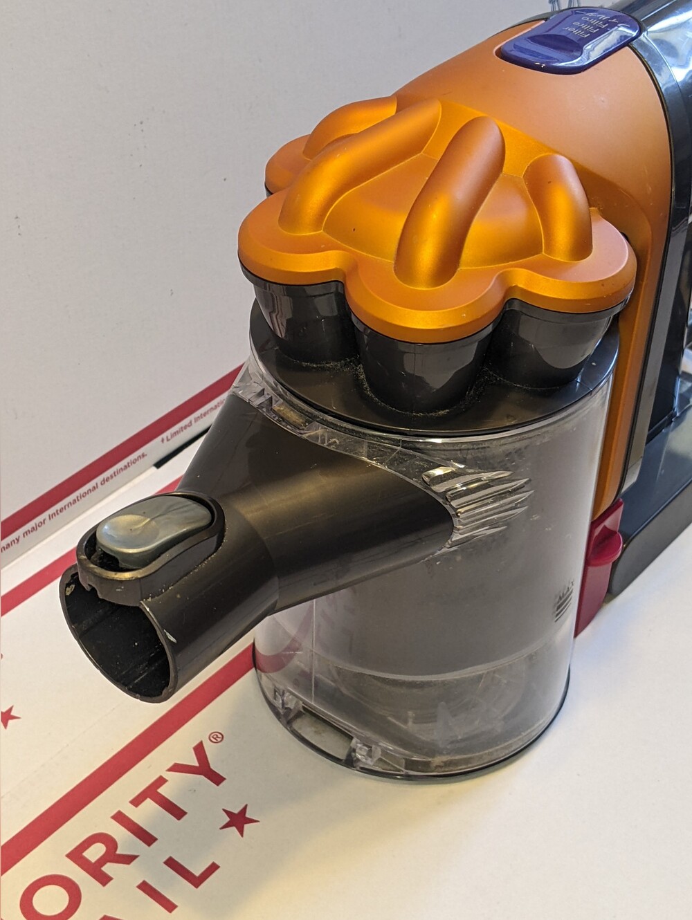 DYSON DC34 CORDLESS HANDHELD VACUUM DUAL POWER IDEAL FOR CARS With CHARGER - Picture 5 of 8